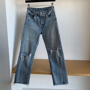 Levi High Waisted Ripped Jeans. Size 25